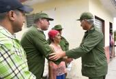Tres provincias orientales (afectadas por el devastador huracán Melissa), visitó este jueves el Presidente de Cuba: Holguín, Granma y Santiago de Cuba. A todas llevó el saludo del líder al frente de la Revolución cubana, General de Ejército Raúl Castro.