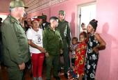Tres provincias orientales (afectadas por el devastador huracán Melissa), visitó este jueves el Presidente de Cuba: Holguín, Granma y Santiago de Cuba. A todas llevó el saludo del líder al frente de la Revolución cubana, General de Ejército Raúl Castro.