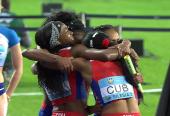 El abrazo, la mejor imagen del trabajo colectivo y la gloria. Fotos: World athletics