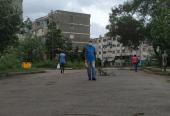 Las personas disciplinadamente iban rumbo a guarecerse en sus hogares. 