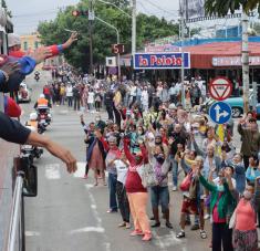 Los habaneros le dieron hoy una calurosa bienvenida al equipo nacional de béisbol Cubanos reciben a su equipo de béisbol