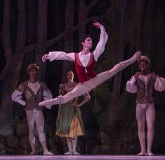 El ballet es en Cuba un arte popular. Miles de personas repletaron la gran sala Avellaneda, prácticamente no quedó asiento libre en ninguna de las presentaciones. Fotos Yuris Nórido / CubaSí