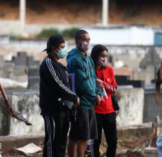 A través del mecanismo Covax, los países podrán vacunar a aproximadamente al 3 % de la población en las primeras fases y posteriormente, alcanzar el 20 % de sus habitantes. Foto: Reuters.