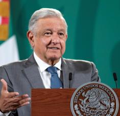 El mandatario mexicano también instó a terminar con los intervencionismos en la región e instó a EE.UU. a retirar el bloqueo económico a Cuba. 