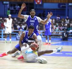 El conjunto cubano de baloncesto ganó 76-62 a su similar de Bahamas en la ventana del Clasificatorio a la Fiba AmeriCup 2025, este viernes en el Coliseo de la Ciudad Deportiva. Fotos Mónica RFn / JIT