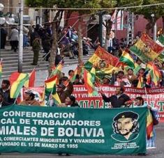 Organizaciones gremiales y de trabajadores se movilizan a favor del presidente Luis Arce. Foto: Radio Compañera