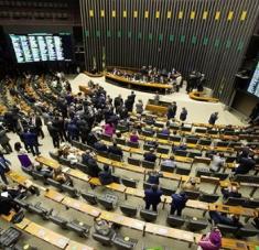 Legisladores brasileños deberán votar a favor o en contra del informe final sobre el manejo de la pandemia por parte del Gobierno brasileño. Foto: EFE
