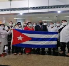 Este domingo el ministro de Relaciones Exteriores de la isla caribeña, Bruno Rodríguez Parrilla, había anunciado la salida de los colaboradores hacia África. Foto: @CubaGuinea