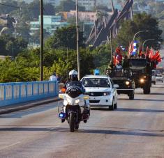 Una representación de jóvenes y niños, vestidos de verde olivo, rememoraron la Caravana de la libertad en el 63 aniversario del histórico recorrido de Santiago de Cuba hasta La Habana. Santiago de Cuba, 2 de enero de 2022. ACN FOTO/Miguel RUBIERA JUSTIZ