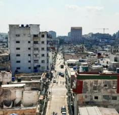 Con una población de más de 152 mil habitantes y 514 manzanas, ese municipio está dividido en cinco consejos populares: Los Sitios, Cayo Hueso, Dragones, Pueblo Nuevo y Colón.