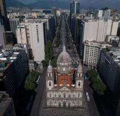 Vistas aéras de ciudades vacías ante la propagación de la pandemia del Coronavirus.