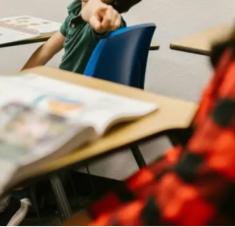 Foto referencia salón de clases Pexels