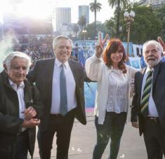 Fernández hizo un llamado a luchar por la unidad Latinoamericana en el acto por el Día de la Democracia en Argentina. Foto: Cronista