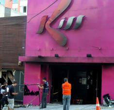 Los hechos ocurrieron en 2013 durante una fiesta universitaria que se celebraba en el club nocturno Kiss, en la localidad brasileña de Santa Maria.Foto: AP.