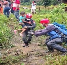 El pasado miércoles el jefe de Estado firmó el decreto de emergencia por 90 días debido al daño causado por las inundaciones. Foto: @OrlenysOV