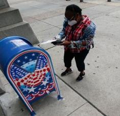 El problema de la brecha racial en las papeletas rechazadas no es exclusivo de Carolina del Norte, pues también ha ocurrido en otros estados y violando derechos de otras minorías. Foto: The Philadelphia Inquirer