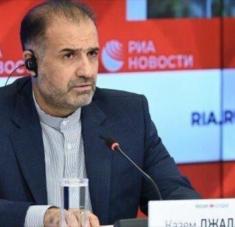 El embajador de Irán en Rusia, Kazem Yalali, en una rueda de prensa en Moscú, la capital rusa.