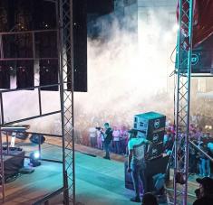 Artistas cubanos con su música llenaron de público  la escalinata de la Universidad de La Habana, en un concierto dedicado a los jóvenes y al reinicio del curso escolar 2021-2022. La escalinata se llenó de público de todas las edades Foto: Karamba