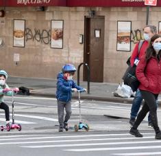 Las síntomas de esta afección se parecen al síndrome de Kawasaki y los médicos por el momento no han llegado a una conclusión sobre su origen. Foto: AFP.