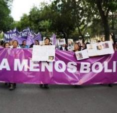 La lucha contra los feminicidios ha estado en el medio de los reclamos de los movimientos de mujeres en Bolivia. Foto: EFE