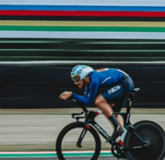 El italiano Filippo Ganna, quien ya fue campeón mundial en pista en cuatro oportunidades, ganó en esta ocasión su primer Mundial contra el crono en ruta. Foto: @IneosGrenadiers