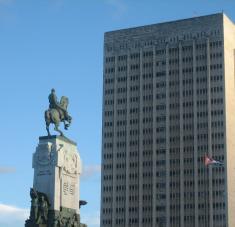 Hospital Hermanos Amejeiras Rascacielos en la capital