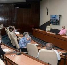 Durante la reunión se insistió, además, en la necesidad de potenciar un grupo de renglones que se pueden obtener a escala local o municipal, sin tener que esperar por las grandes industrias. Foto: Estudios Revolución.