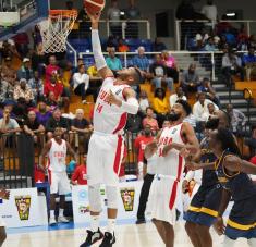 El esfuerzo por controlar los tableros con la dupla Rivero-Cubillas será determinante en las aspiraciones de los nuestros. Fotos: FIBA Américas.