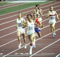 El elegante de las pistas sentó cátedra con su doblete histórico en 400 y 800 metros en Montreal 1976.