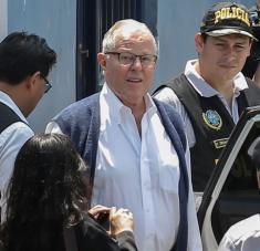 El exmandatario Kuczynski enfrenta cargos de tráfico de influencias, cohecho, y lavado de activos. Foto: El periódico