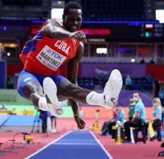 Lázaro Martínez se ratificó como líder de temporada, con dos saltos sobre los respetables 17.60 metros. Foto: World Athletics.