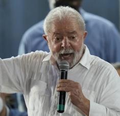 En abril, la Corte Suprema anuló todas las condenas contra el petista al considerar que el tribunal que lo juzgó en Paraná no era competente. Foto: AP.