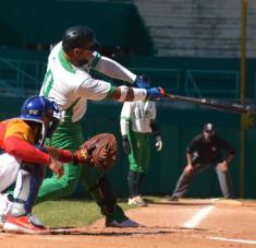 El cuarto bate de los Elefantes, Pavel Quesada, lleva un inatrapable en solitario, sin remolques y cuatro ponches en lo que va de play off.