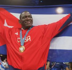 Mijaín López Núñez, leyenda cubana de la lucha grecorromana, entró hoy a la historia como único deportista en ganar cinco oros olímpicos en la misma prueba individual, luego de vencer en la final de la división de los -130 kilogramos en la cita estival con sede en París. Fotos: Facebook JitDeporteCubano