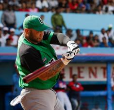 El cienfueguero Pavel Quesada pudiera tener oportunidad de reeditar su cetro en el Derby de jonrones. Foto: Calixto N. Llanes