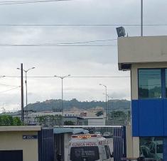 Estos tres centros carcelarios aglutinan a alrededor del 70 % de la población penitenciaria del país. Foto: Twitter @PoliciaEcuador 