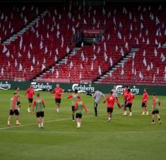 La selección de fútbol de Bélgica durante una sesión de entrenamiento en Parken Stadion, Dinamarca, 4 de septiembre de 2020. Foto: AFP