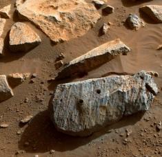 Dentro de las muestras, que probablemente sean volcánicas, se han descubierto sales que pueden contener "pequeñas burbujas de antigua agua marciana". Foto: NASA.