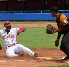 Los indómitos luchan por retornar a su condición de históricos de nuestros clásicos beisboleros. Foto: Tomada del periódico Sierra Maestra.