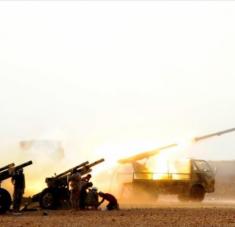 Unidades de la artillería siria disparan contra posiciones terroristas en la provincia noroccidental de Idlib, 22 de octubre de 2019.
