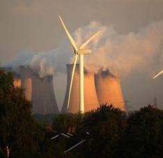 Uno de los temas es el debate sobre si se debe incorporar la energía nuclear o el gas como fuentes de energía transitorias ante el elevado precio del gas natural. Foto: Twitter @EUEnergy