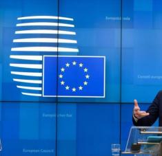 La presidenta de la Comisión Europea, Ursula von der Leyen, y el presidente del Consejo Europeo, Charles Michel, en Bruselas, Bélgica, el 16 de marzo de 2020.