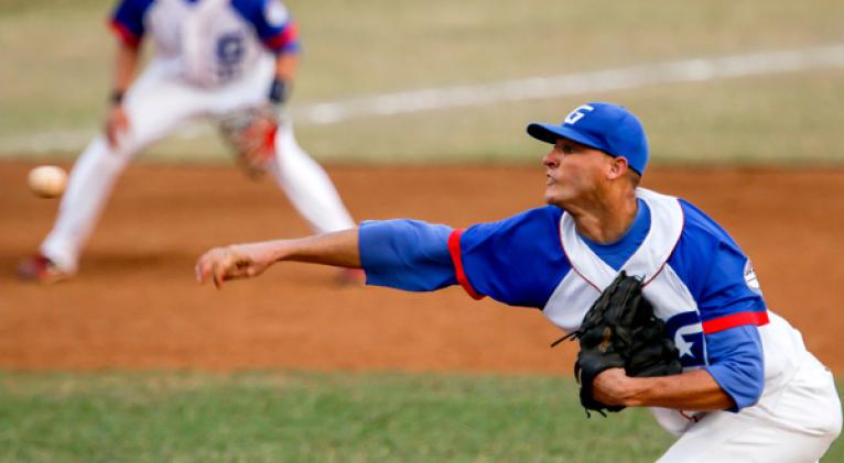 Lázaro Blanco se ratifica como uno de los mejores lanzadores de nuestro béisbol, al igualar una marca de postemporadas. Foto: Roberto Morejón. 