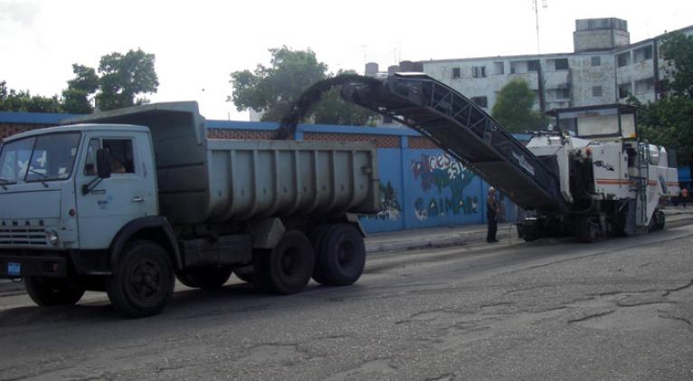 ¡Que se haga realidad! Que algún día el sueño de todo cubano: salvar las humildes callecitas del barrio, se haga realidad.