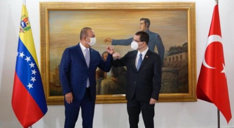 El canciller Arreaza informó que durante la visita de su colega turco Mevlüt Çavuşoğlu se revisaron temas de orden bilateral. Foto: @CancilleriaVE