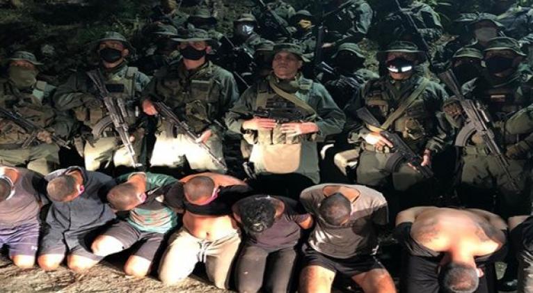 El grupo más numeroso de mercenarios fue capturado en la zona montañosa de Petaquirito, a unos 50 kilómetros de Caracas. Foto: VTV