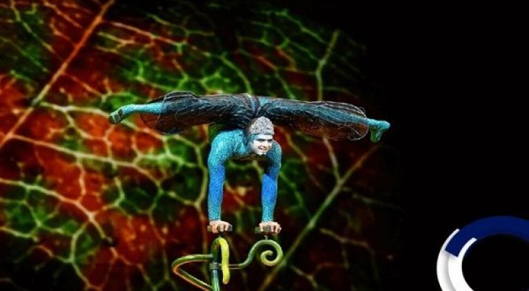 En tiempos de Covid-19, Circo del Sol encontró un modo de llegar al espacio seguro del hogar a través de Internet. Foto: El Espectador