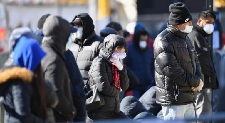 en Nueva York el estado de alarma hace que se produzcan colas enormes para realizarse la prueba. Foto: AFP.