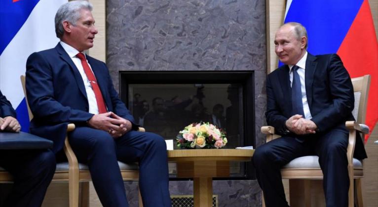 El presidente de Rusia, Vladimir Putin, se reúne con su homólogo cubano, Miguel Díaz-Canel, en Moscú, 29 de octubre de 2019. Foto: AFP