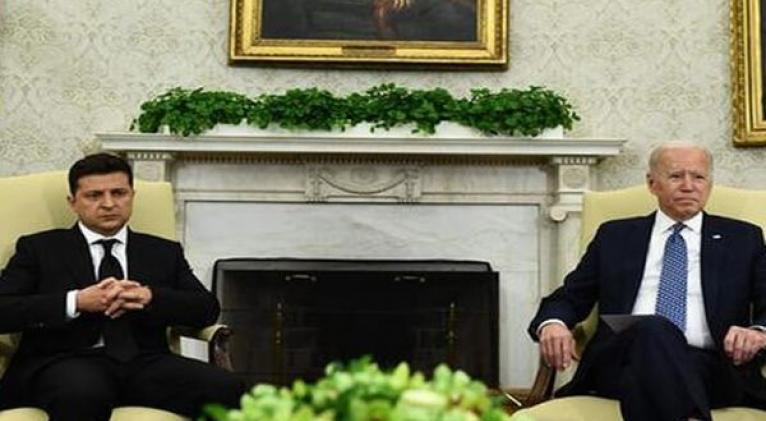Los presidentes de EE.UU. y Ucrania conversaron sobre el apoyo financiero de Washington a Kiev. Foto: AP